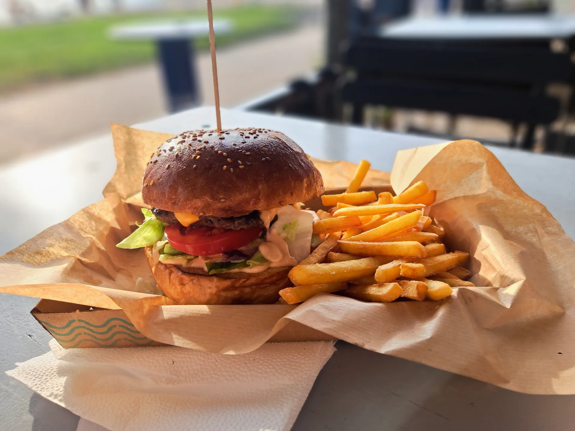 Ropogós harcsaburger és sültkrumpli naplementében